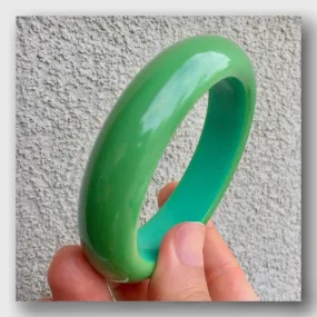 Bakelite Bangle, Green Color High Dome Design Flat Inside Smooth Statement