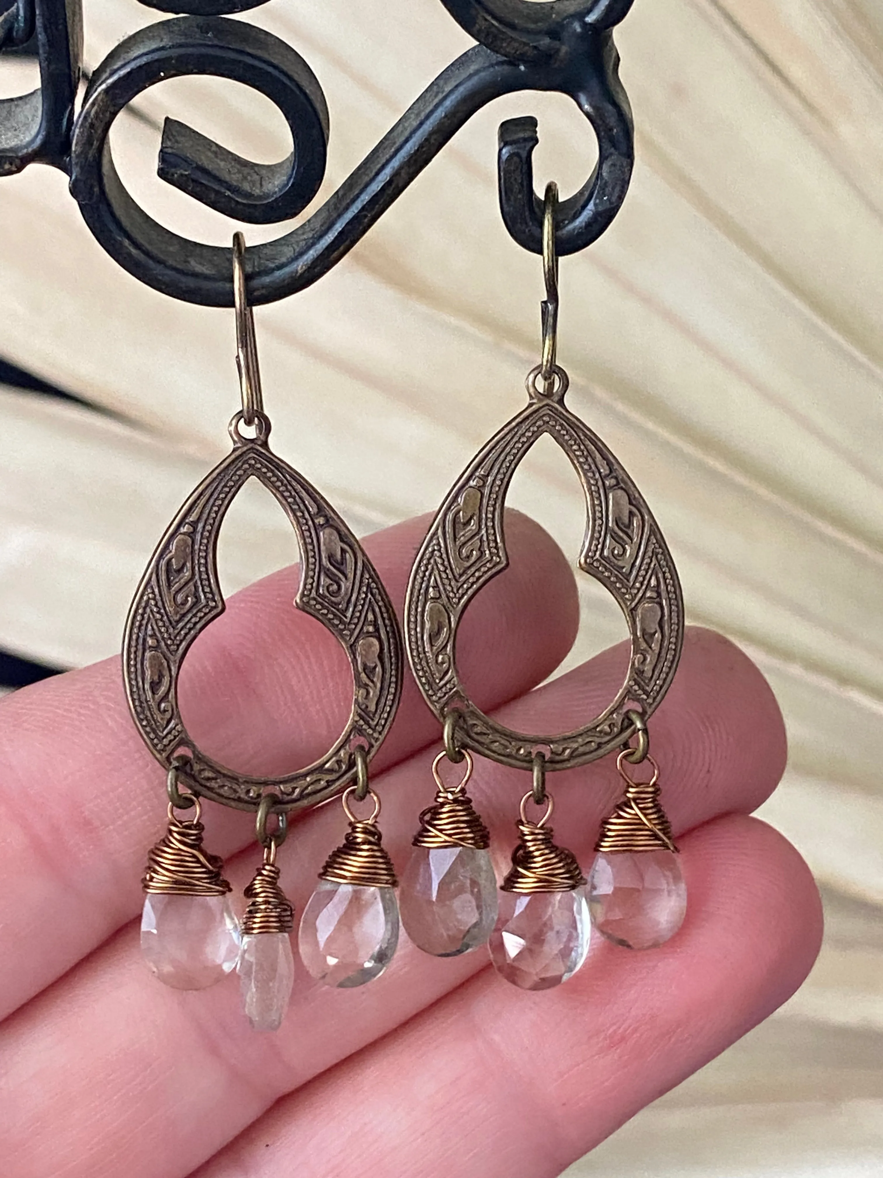 Green amethyst briolette drops, bronze metal, earrings.