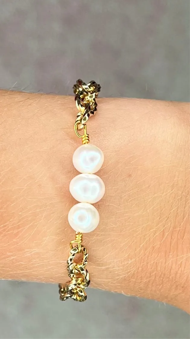 VL Pearl Chain Bracelet